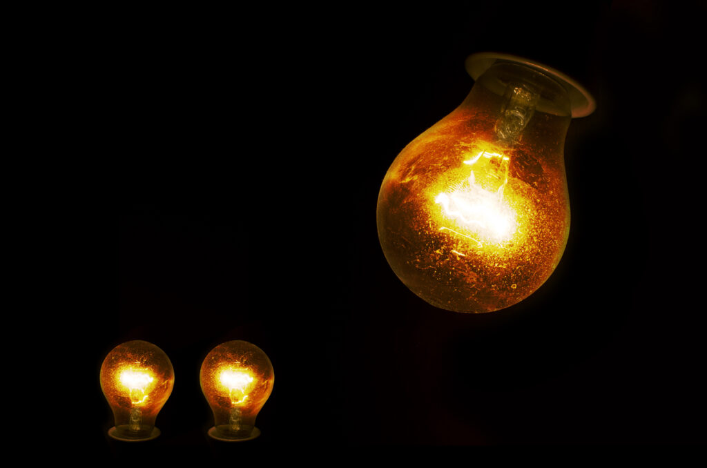 Illuminez votre intérieur avec ces lampes et veilleuses en forme de pokéball ou Pikachu